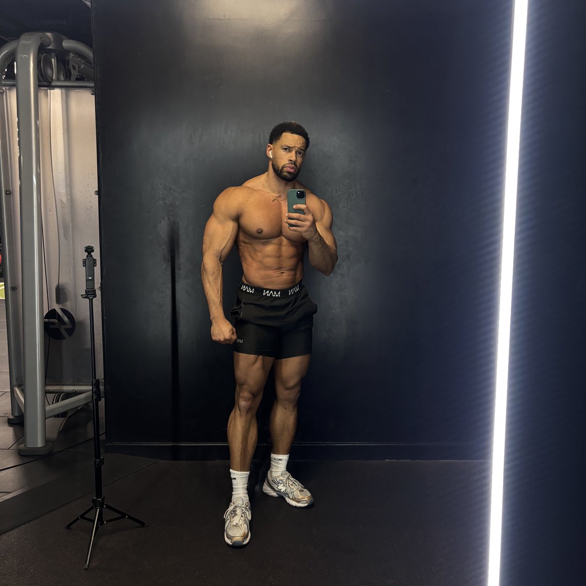 Arran Aro tweet media