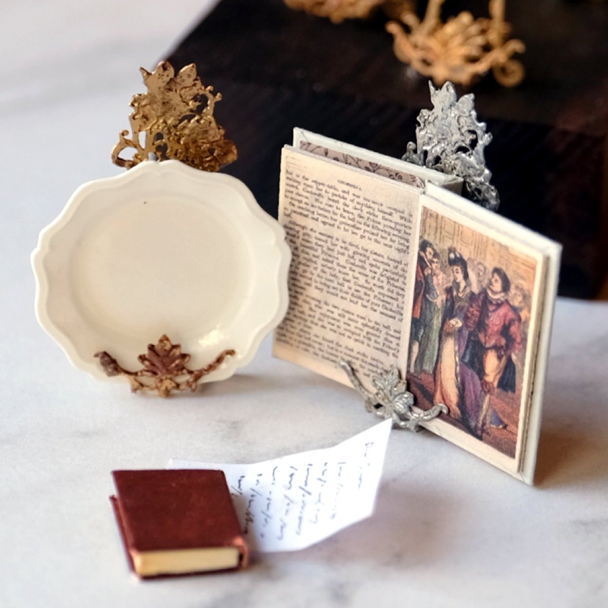 Upfarfield Dollhouse Salon tweet media