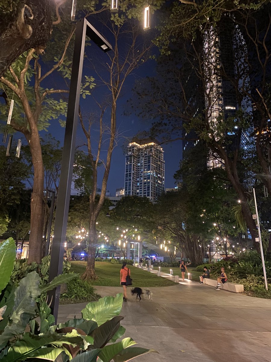 MikeeMor26's tweet photo. Ayala Triangle https://t.co/FY7JFoZTyS