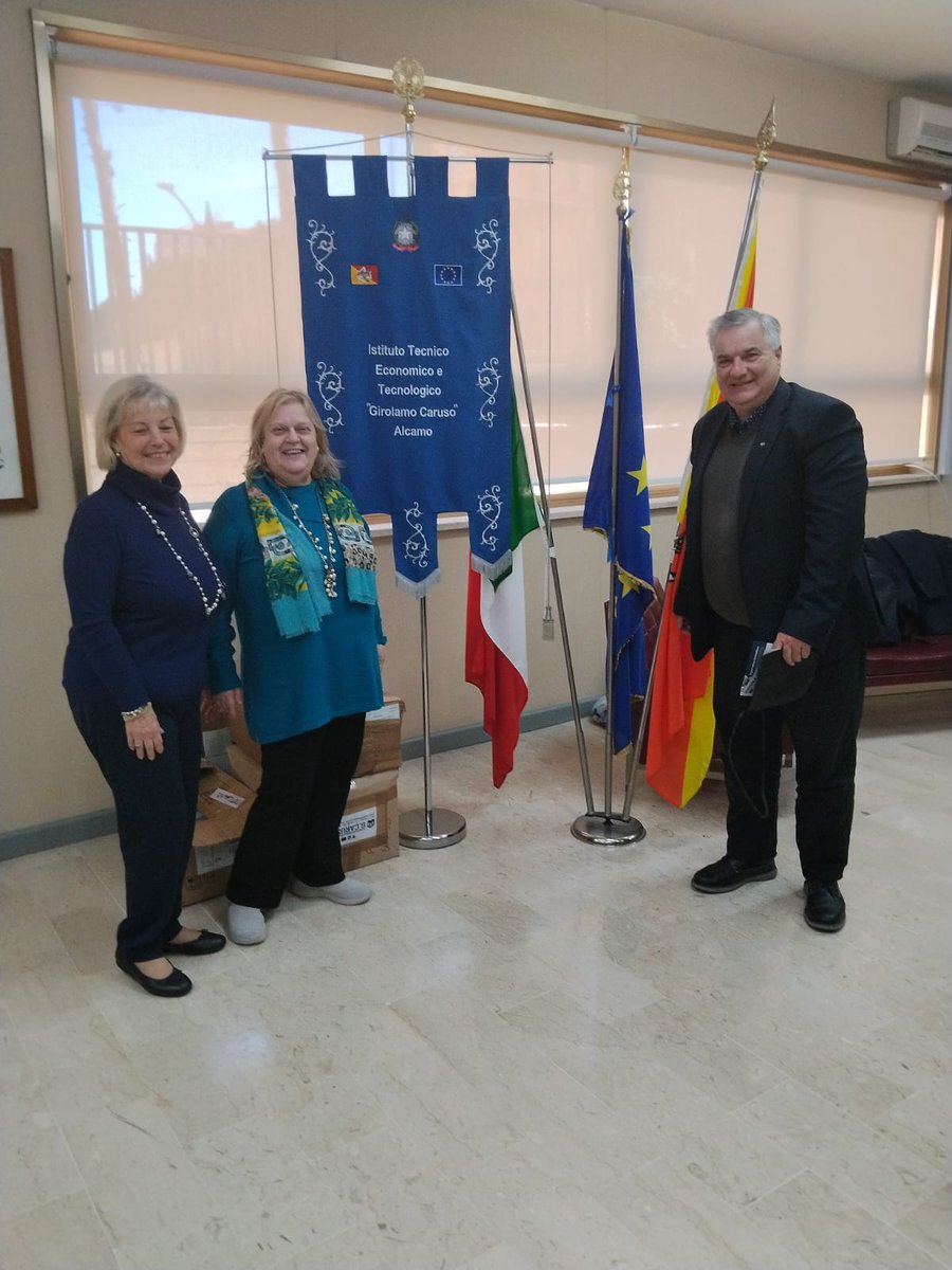 VelisGustavo's tweet photo. En Palermo, Sicilia visitamos el Instituto Tec Superior de Alcamo para intercambio con escuelas marplatenses, innovacion tecnologica, agroalimentos, made in italy @pieron2021 @MarcoaaPalazzo @aics_it @cooperazione_it @lucianofantini @monicalencemdq @ALEARCAMONE @fernandorizzi1 https://t.co/8fU6reUhJf