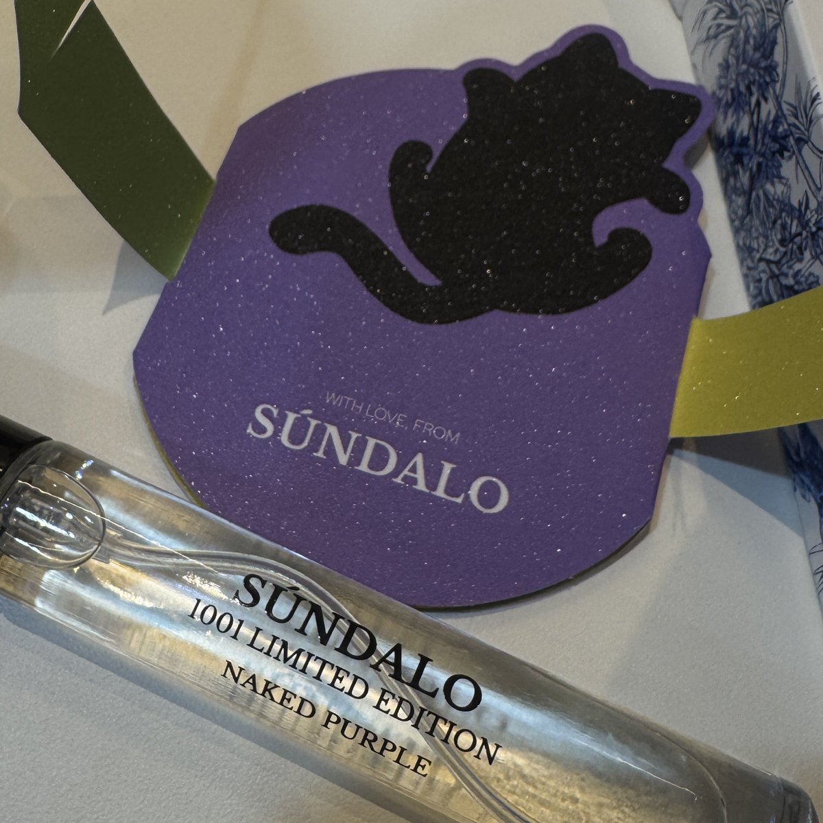 วันเกิดพี่เตนล์ได้น้ำหอมกลิ่นโปรดใหม่อีกหนึ่งหอมมากๆกลิ่นฟุ้งๆไม่มีปมและเป็นโปรเจคที่ดีมากอ่ะ

#10velyxSUNDALO
#HAPPYTENDAY