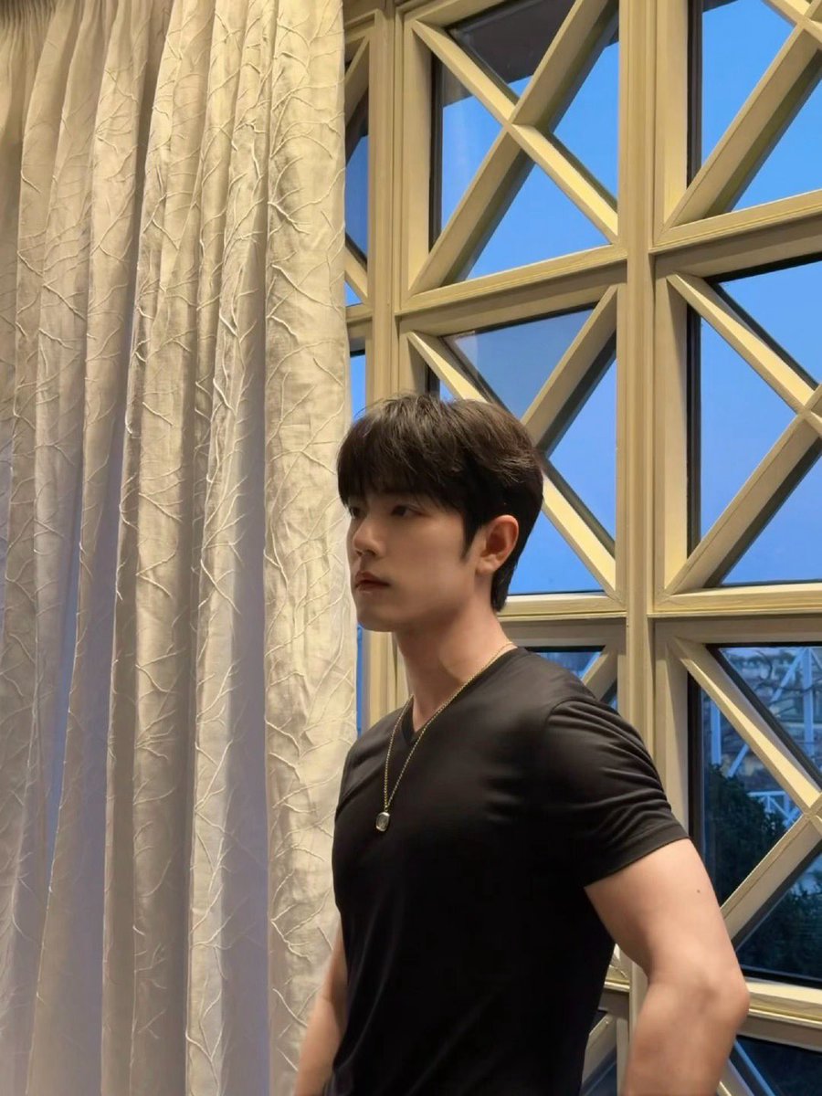 TrnVi283257's tweet photo. XIAO ZHAN GUCCI SPRING 

#XiaoZhanxGucciTrend26 
#MFW26KingXiaoZhan
Thời trang ứng dụng thật đẹp https://t.co/zPJm63b1S8