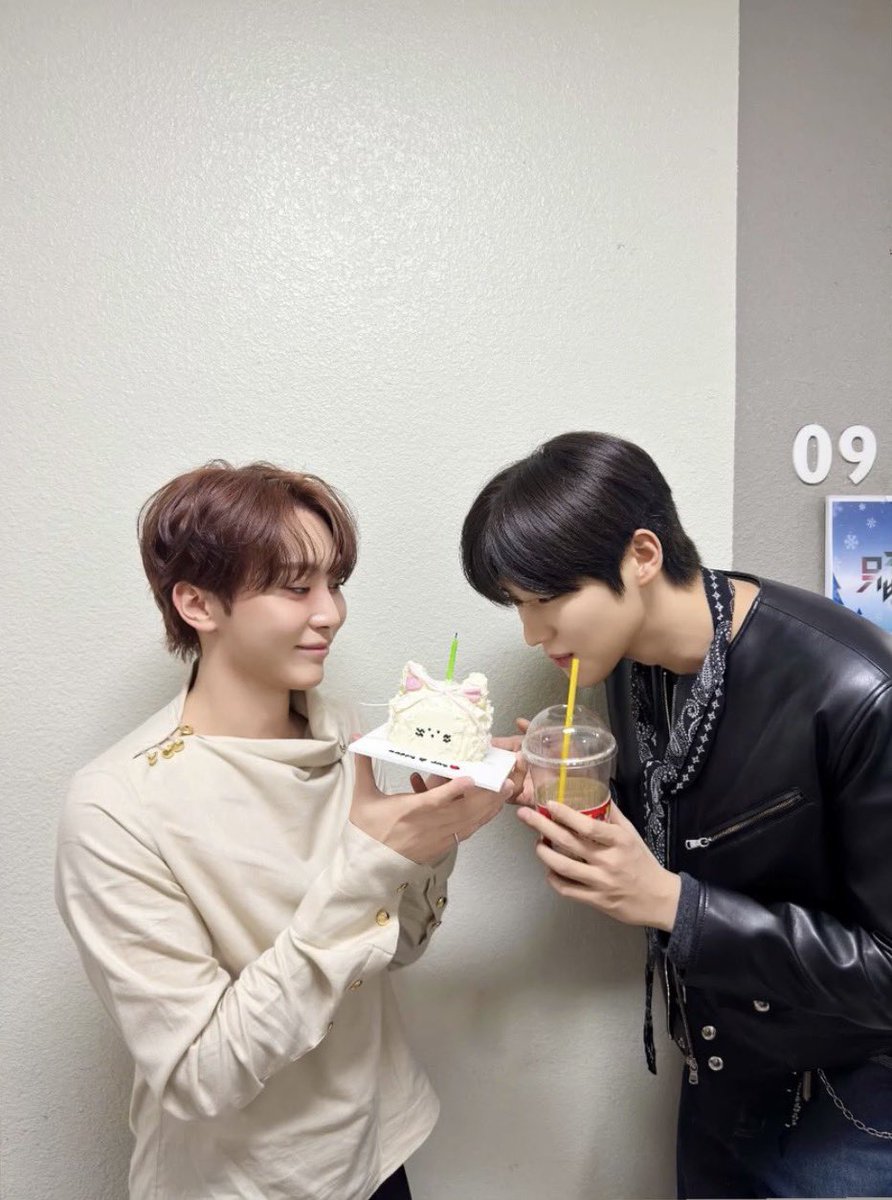 INDONESIAN CARATS tweet media