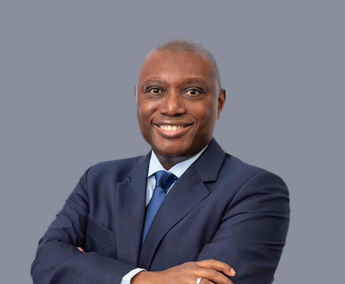 ChrisExcel102's tweet photo. The CEO of Standard Bank is a Black person 

Always remember that … 

A bank that shared person information of David Skosana’s to Paul O’Sullivan… 

A Black person !!!! 🤧🤧 https://t.co/8j6YyBExBJ