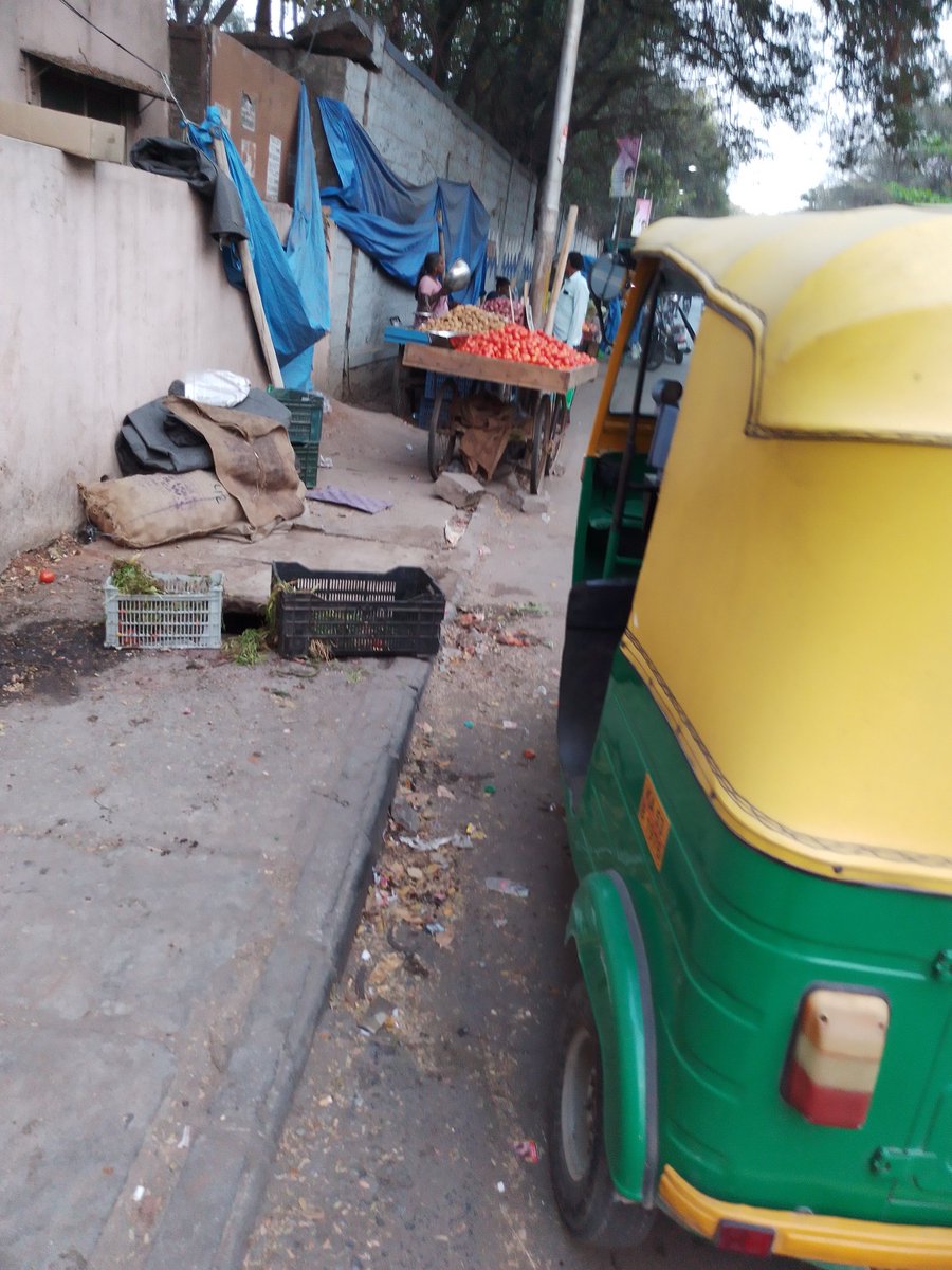 atavindakshan's tweet photo. What pity of the GM palaya main road towards vignan nagar.  Wastage, cattle, encroached by vendors, illegal eateries.  The MLA waiting for 2nd Oct to come with a broom.
BBMP officials collecting bribes without taking any action. Sweepers collect what they can sell https://t.co/WU07c0Meg6