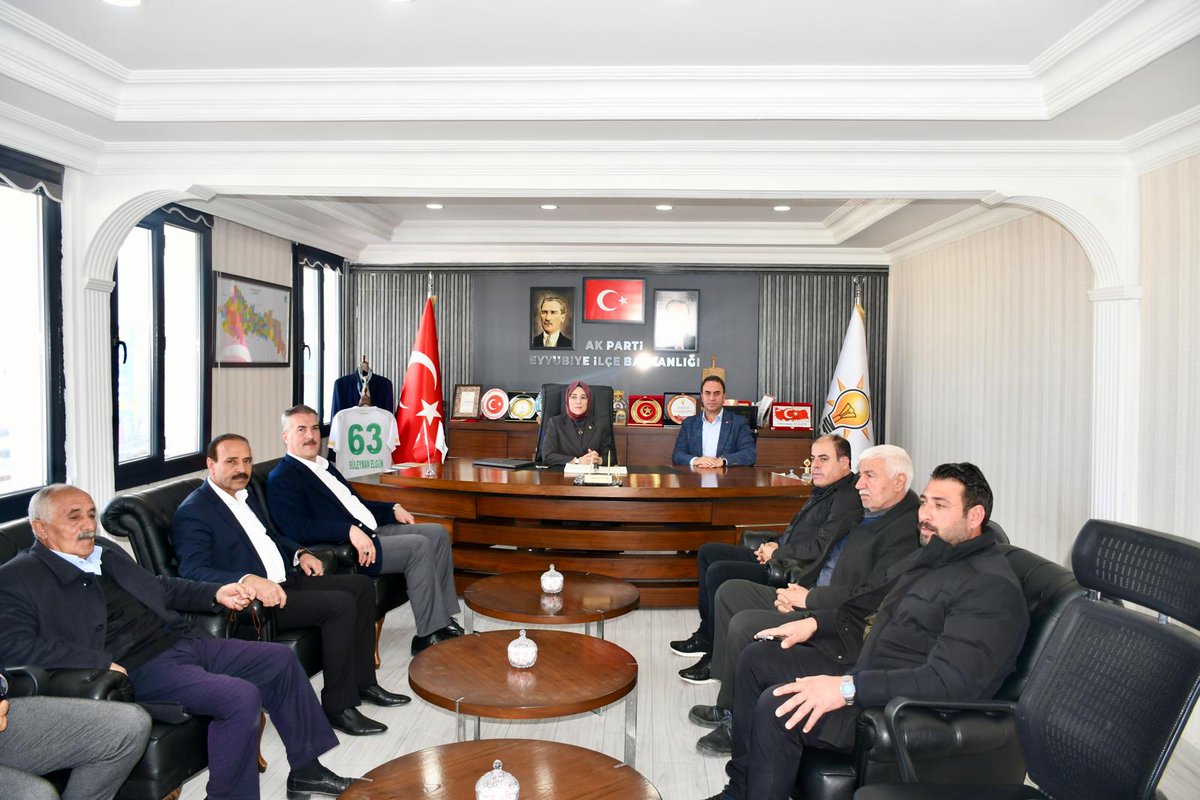 Milletvekilimiz Sayın Cevahir Asuman Yazmacı, İlçe Başkanımız Süleyman Elgün ve teşkilat üyelerimizi ziyaret etti.

Birlik, beraberlik ve kardeşlik duygularının pekiştiği bu anlamlı buluşmada, Ramazan’ın bereketini ve huzurunu hep birlikte yaşamanın mutluluğu paylaştık.