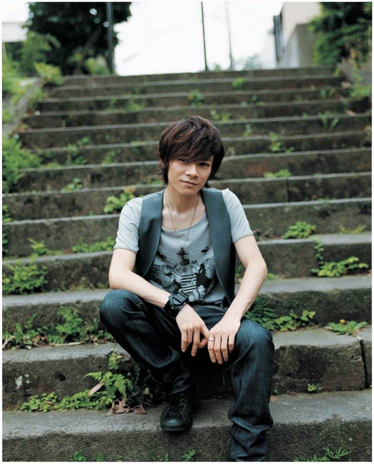 KITAPONG's tweet photo. 早いものでデビュー18周年。
年を重ねるにつれ、時間よ戻れ等と思ってしまう事も多々あったりしますが🥺
何をしようが時間は流れ続け巻き戻りやせんので…なかなか一筋縄ではいかない世の中でも、もがきながらでも前に進んでいきませう👍
その足を止めんな‼️ってね😅
全ての皆様に感謝感謝です🙏✨ https://t.co/fVjqX4uspJ