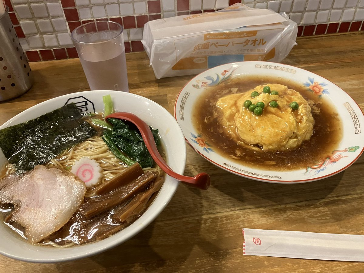 tetup_imas's tweet photo. 麺と飯ソウハチヤ
限定
しにやす定食仲松屋天津飯セット
麺マシ

美味かった、セットだしミニラーメンかなと思い麺マシしたら大盛りだった笑
飲み飽きない系のスープが良い、テーブル胡椒とかも合いそうなやつ
天津飯もけっこうな量で腹一杯
このセットで通常1,000円切りの麺マシしても1,080円 https://t.co/1A6SxJmy8y