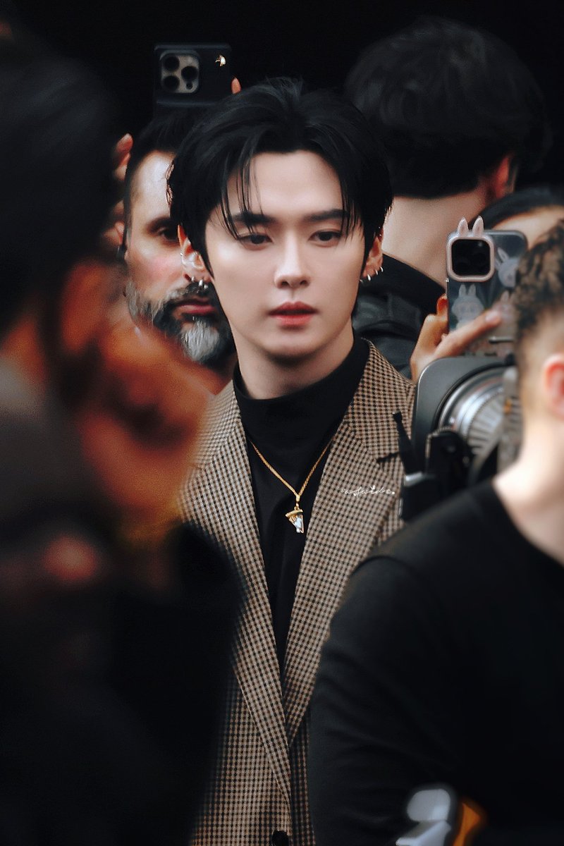 afaid_1025's tweet photo. 260227 Gucci

Prince✨

#LeeKnowXGucciMFW
#GucciPrimavera
#GucciFW26 
#리노 #LEEKNOW
#StrayKids #스트레이키즈 https://t.co/arPL7Jwzp1