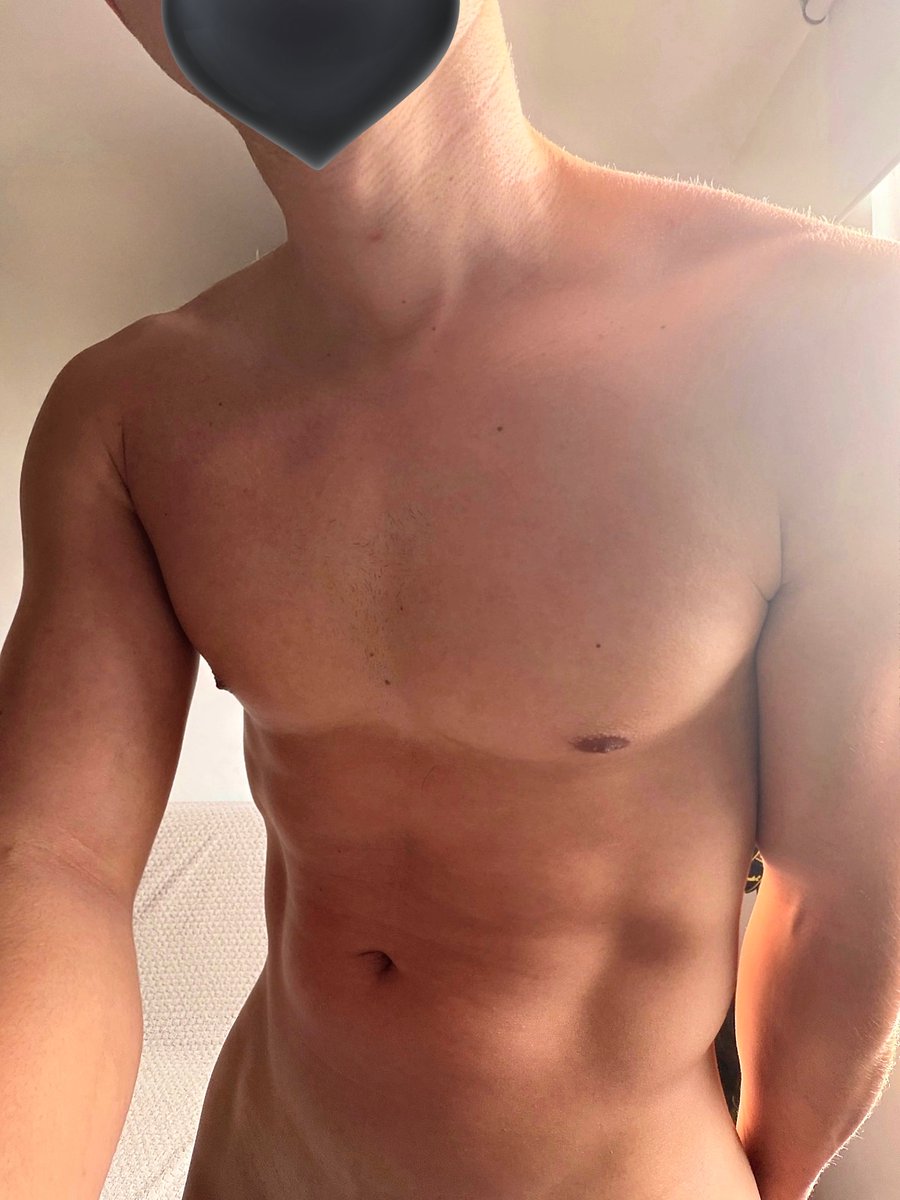 John (Single)🍍 tweet media