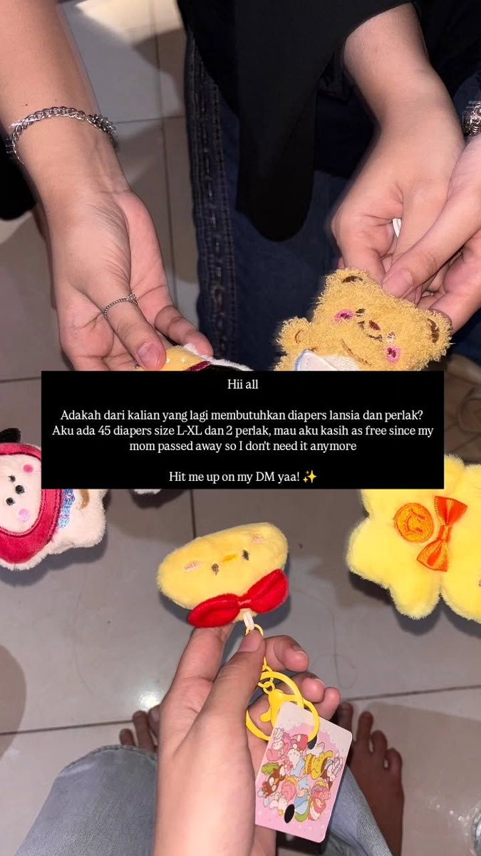 deeaarlight's tweet photo. Hii semuanyaaa aku mauu kasiih as free (gratis) nih pampers lansiaa ukuran L-XL, ada 45 jumlahnya, dan ada 2 perlak pink!! 

Ku kasih karena ibuku sudah meninggal di November 2025 kemarin, yang lewat boleh bantu rep/likes yaa aku dari Depok https://t.co/pAWHRkNuw3