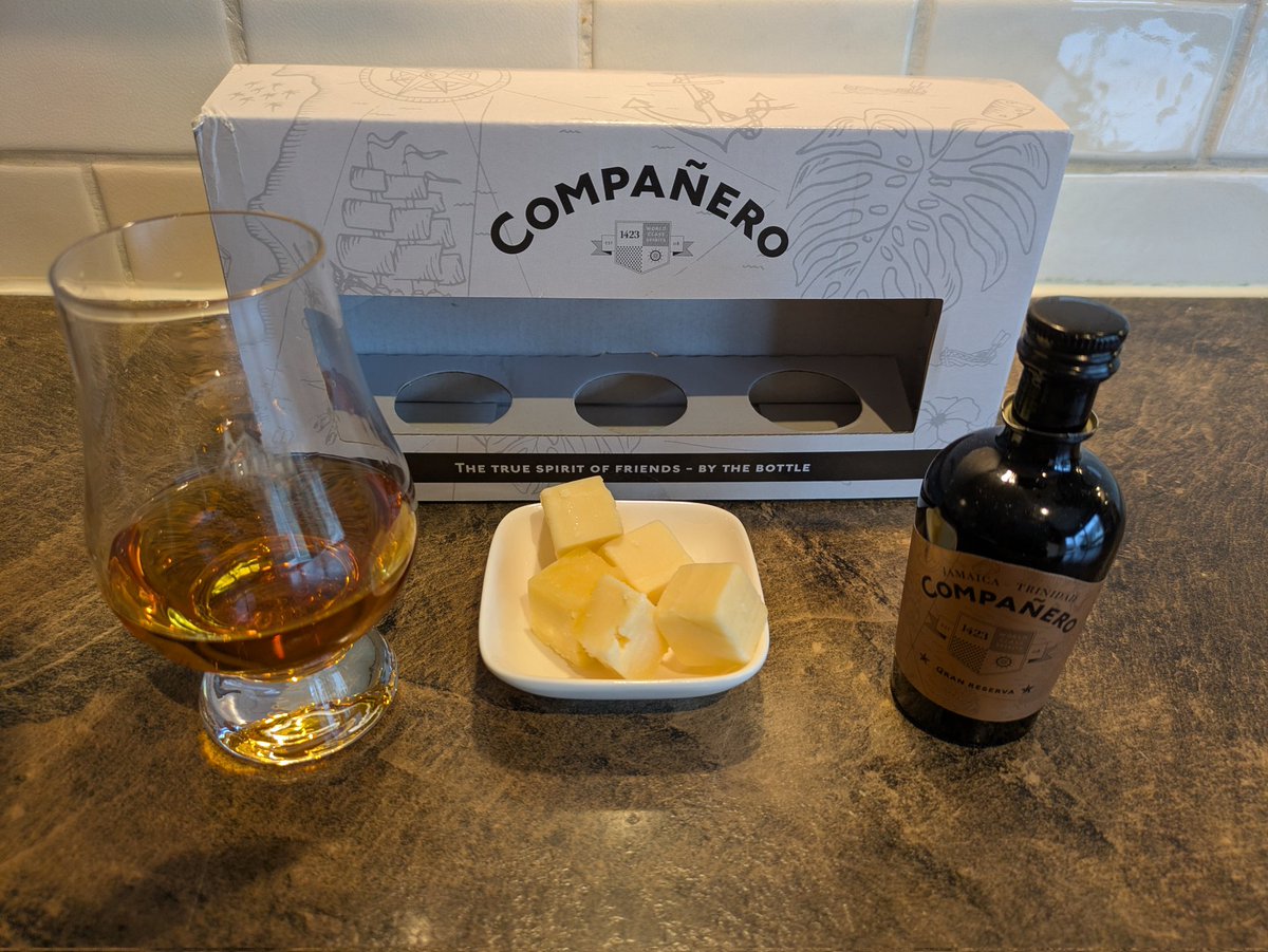 MarcosWhiskies's tweet photo. Little Rum Tasting 1423 World Class Spirits Compañero:
Jamaica-Trinidad Gran Reserva Rum:
- Nose : Pineapple, Citrus, Sweet, Spicy
- Palate : Spicy, Lemon, Sweet
- Finish : Mid-Long, Molasses, Burny
#rumtasting #rum #1423worldclassspirits #compañero #granreserva https://t.co/g5lxJJdlYF