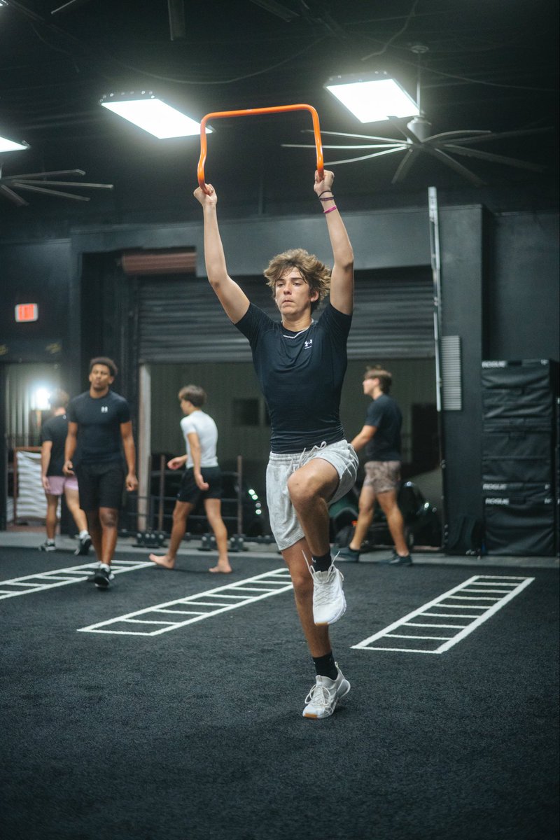 BrodyTymchuk's tweet photo. Stack days. Stack wins.
#only14 #AGTG #321preps #highschoolrecruiting #footballrecruiting #collegefootballrecruiting #footballhighlights #ncaafootball #recruitinglife #QBRecruit #QBProspect #QBLife #2029QB #NextLevel @coachtgulla @vierahawks @RivalsHS
@UbrZati https://t.co/ermOoeGDxV
