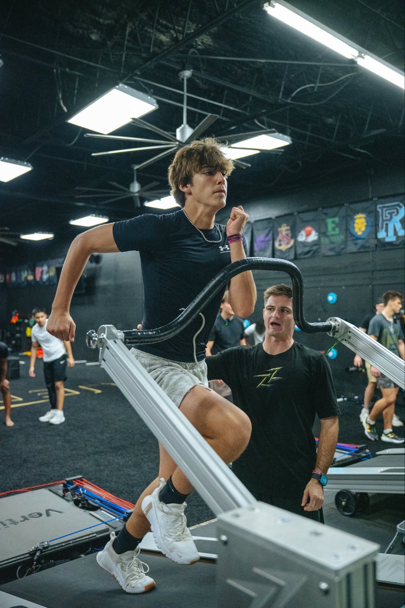 BrodyTymchuk's tweet photo. Stack days. Stack wins.
#only14 #AGTG #321preps #highschoolrecruiting #footballrecruiting #collegefootballrecruiting #footballhighlights #ncaafootball #recruitinglife #QBRecruit #QBProspect #QBLife #2029QB #NextLevel @coachtgulla @vierahawks @RivalsHS
@UbrZati https://t.co/ermOoeGDxV