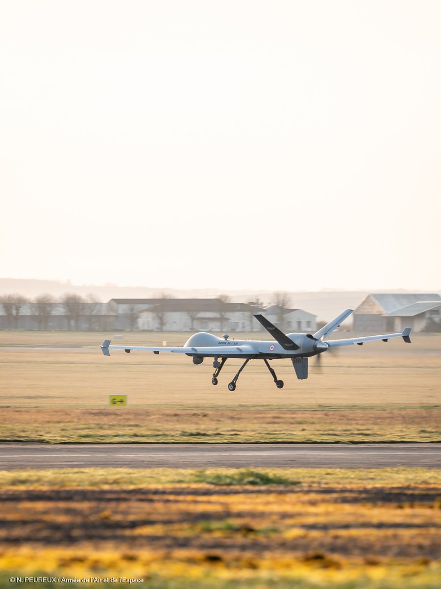 Armee_de_lair's tweet photo. #Orion26 Les drones #Reaper en action.

👀 Fournir un renseignement précis en temps réel
✈️ Veiller sur notre territoire et nos opérations
⚡Neutraliser toute menace
💬 « Nous développons aussi les tirs simulés du missile Hellfire » – lieutenant Mathis, pilote à distance. https://t.co/WvKuECeS3m