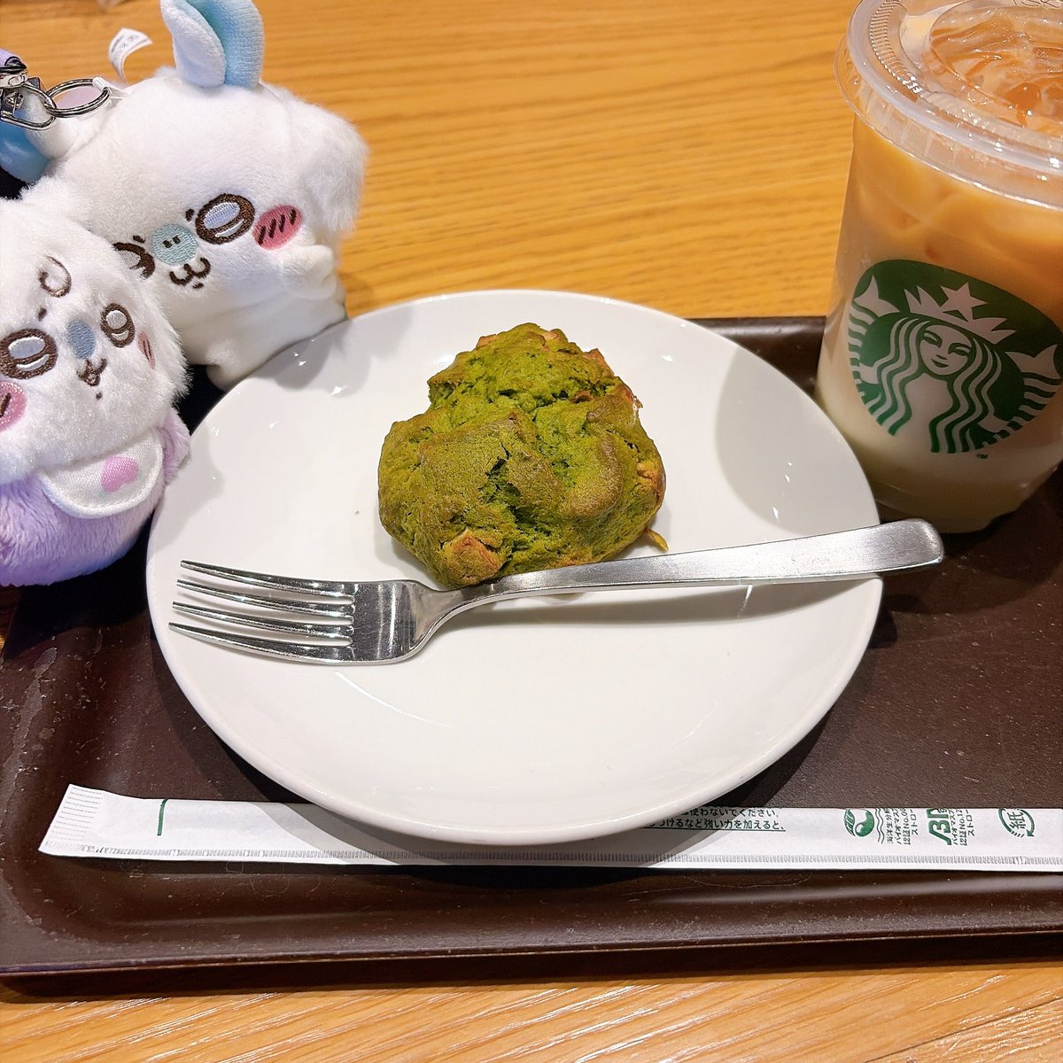 69nrH's tweet photo. 雨の日のスタバ https://t.co/NaYhqw1pNJ