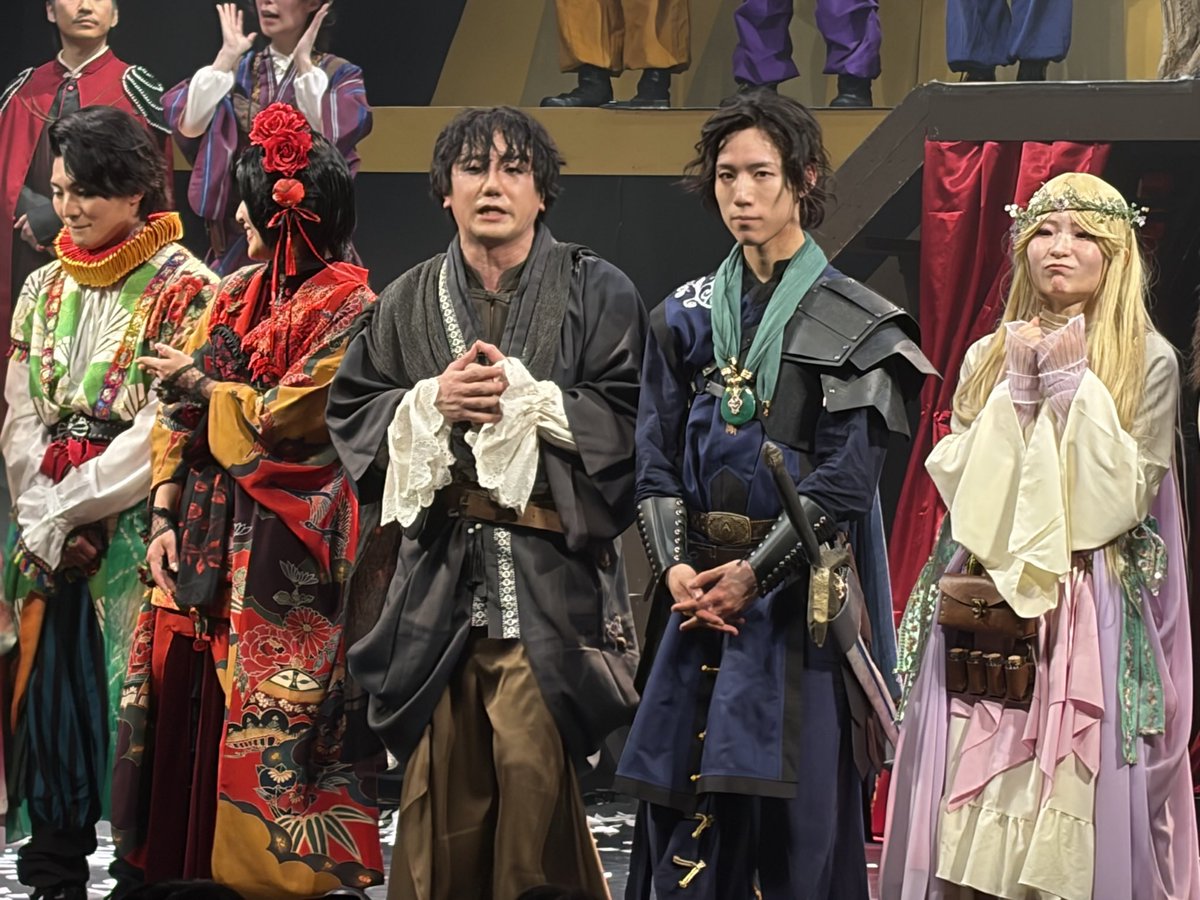 otokakaim's tweet photo. ZTONさんの『風の夢喰い』を観劇してきました

もう前説から世界観が最高！
そして衣装も歌も殺陣も本当に素晴らしい。目がいくつあっても足りない〜！
感動がとまりませんでした。

和洋折衷に、大正？辺りの雰囲気。大好きがいっぱいな世界に、和ホラーな雰囲気も？なんて贅沢。

#ZTON #風喰い https://t.co/pUGwfsxFjg