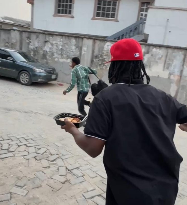 You wan commit su!cide you go buy sniper dey ask for change.😂