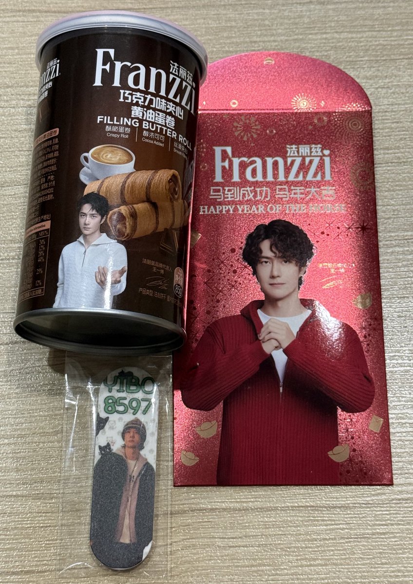 PakcheeforWYB's tweet photo. ได้รับ roll ของ Franzzi แล้วค่าา ห่อมาเรียบร้อยเหมือนเดิม ขนมอร่อย มีหน้าอี้ป๋อด้วย ดีงามตรงนี้ 🫶🏻 #รีวิวฉลาม https://t.co/sfqBIBXFDZ