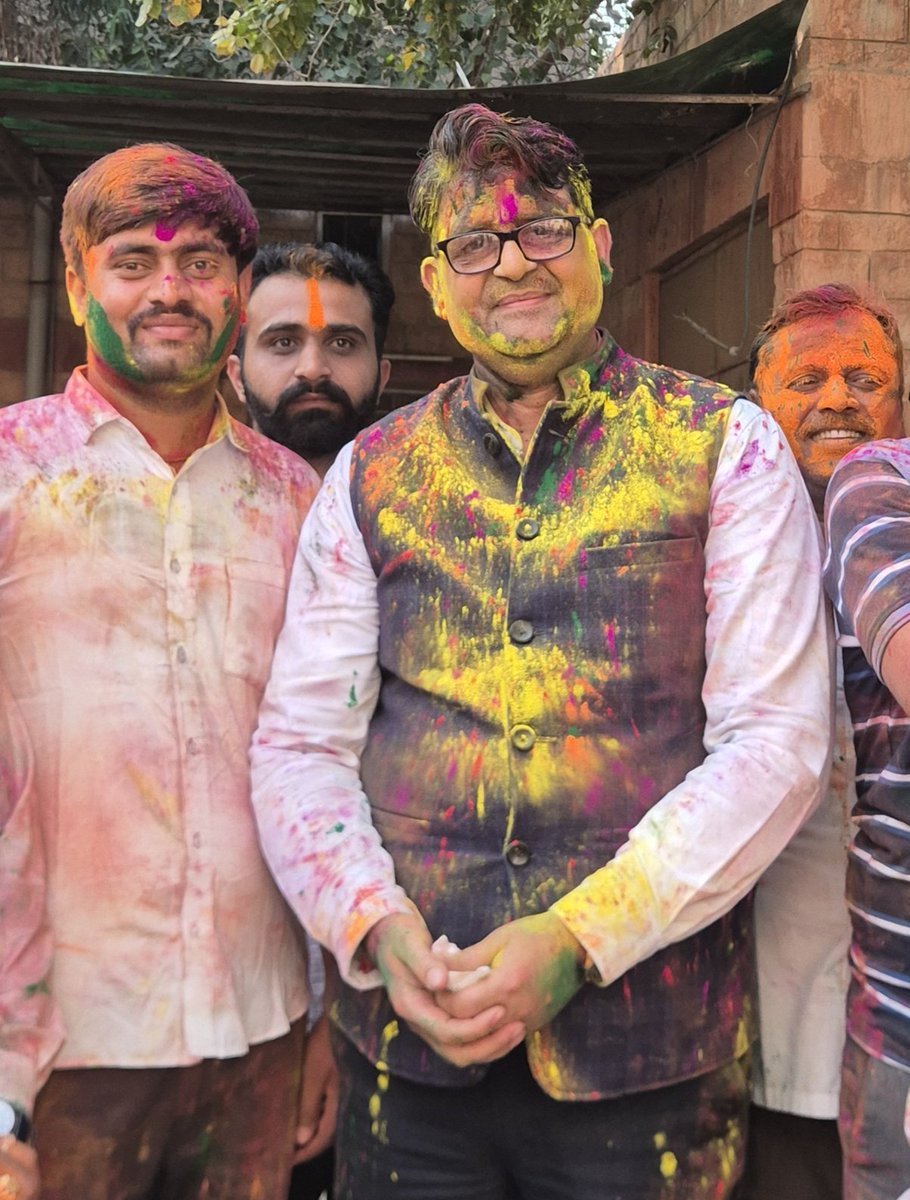 जिला एवं सेशन न्यायधीश बाड़मेर अजिताभ जी आचार्य के साथ होली का पर्व मनाया और शुभकामनाएं दी ।
#फागोत्सव २०२६