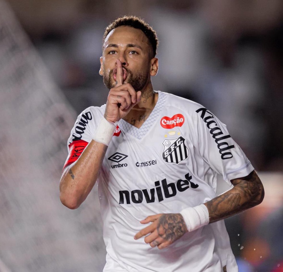 UNKNOWN FACTS ABOUT NEYMAR YOU WILL LIKE TO KNOW

 -The first European club to make an official bid for Neymar was West Ham United in 2010. They offered £12 million, but Santos rejected it.

 -He is a huge fan of "Money Heist" and actually played a small role in Season 3 as a