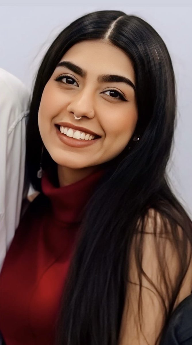 45 روز از بازداشت ناعادلانه #آیلین_صحراگرد گذشته…
45 روز بلاتکلیفی، اضطراب و بازی روانی با یک خانواده.

هر روز وعده‌ای تازه، هر روز رفت‌وآمد میان دادگاه و زندان،
اما هنوز خبری روشن از آزادی با وثیقه نیست.

بلاتکلیفی خودش یک شکنجه است.
#آیلین_را_آزاد_کنید 
#کرمان