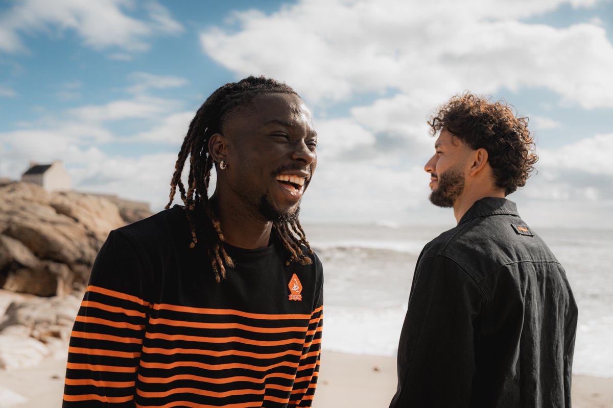 FCLorient's tweet photo. 🆕 𝐆𝐚𝐦𝐦𝐞 𝐌𝐨𝐮𝐬𝐪𝐮𝐞𝐭𝐨𝐧 𝐗 𝐅𝐂 𝐋𝐨𝐫𝐢𝐞𝐧𝐭

👕 Découvrez notre toute nouvelle collection en partenariat avec notre fournisseur officiel Mousqueton.

🔓 Disponible aujourd'hui à la boutique en ville et demain au stade du Moustoir.
👉 https://t.co/dw57iSAufj https://t.co/knwUHlXkjA