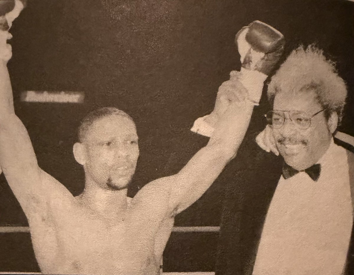 HarryHaris48861's tweet photo. Future world lightweight boxing champion Leavander Johnson with promoter Don King. #LeavanderJohnson #boxing 🥊 #DonKing https://t.co/lKtP2I8smo