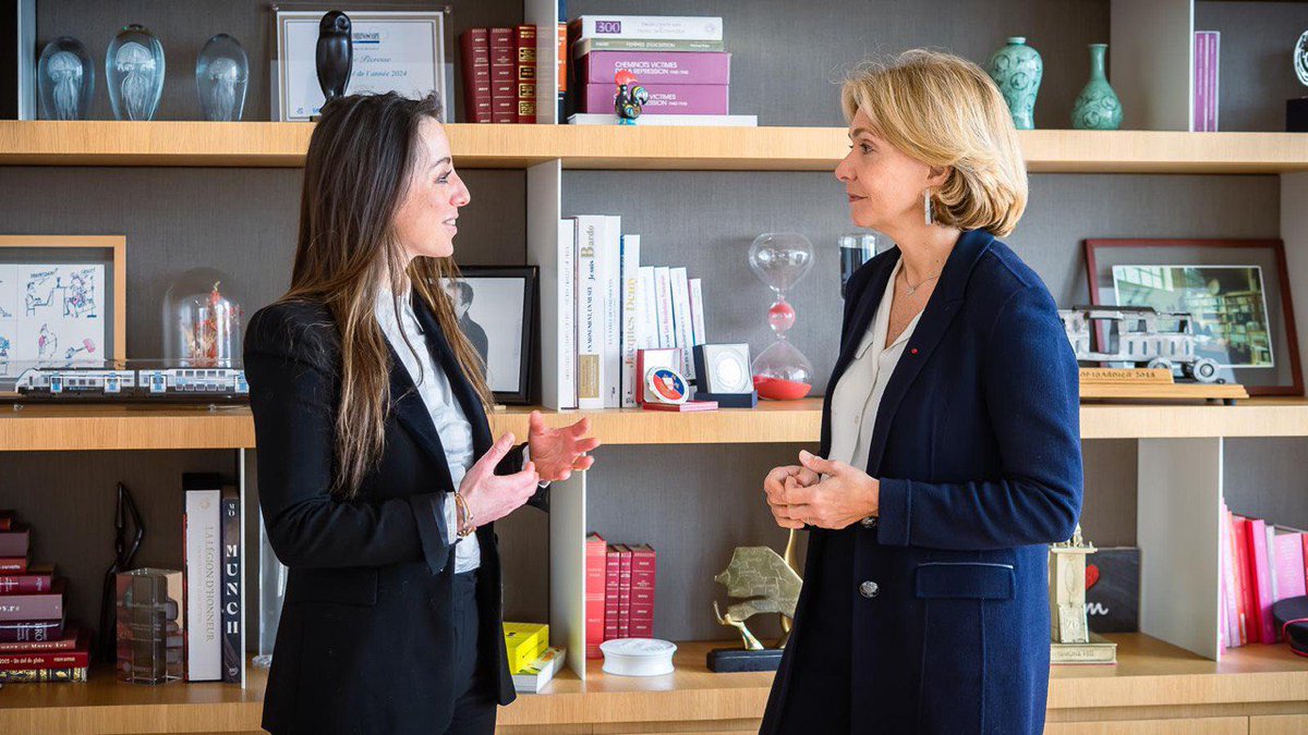 Belle rencontre avec Valérie Pécresse autour des priorités de notre territoire.

Mobilités, sécurité, cadre de vie, projets structurants à #Chatillon : je porte ces dossiers à la Région avec détermination.

Toujours mobilisée pour faire avancer notre ville à tous les échelons !