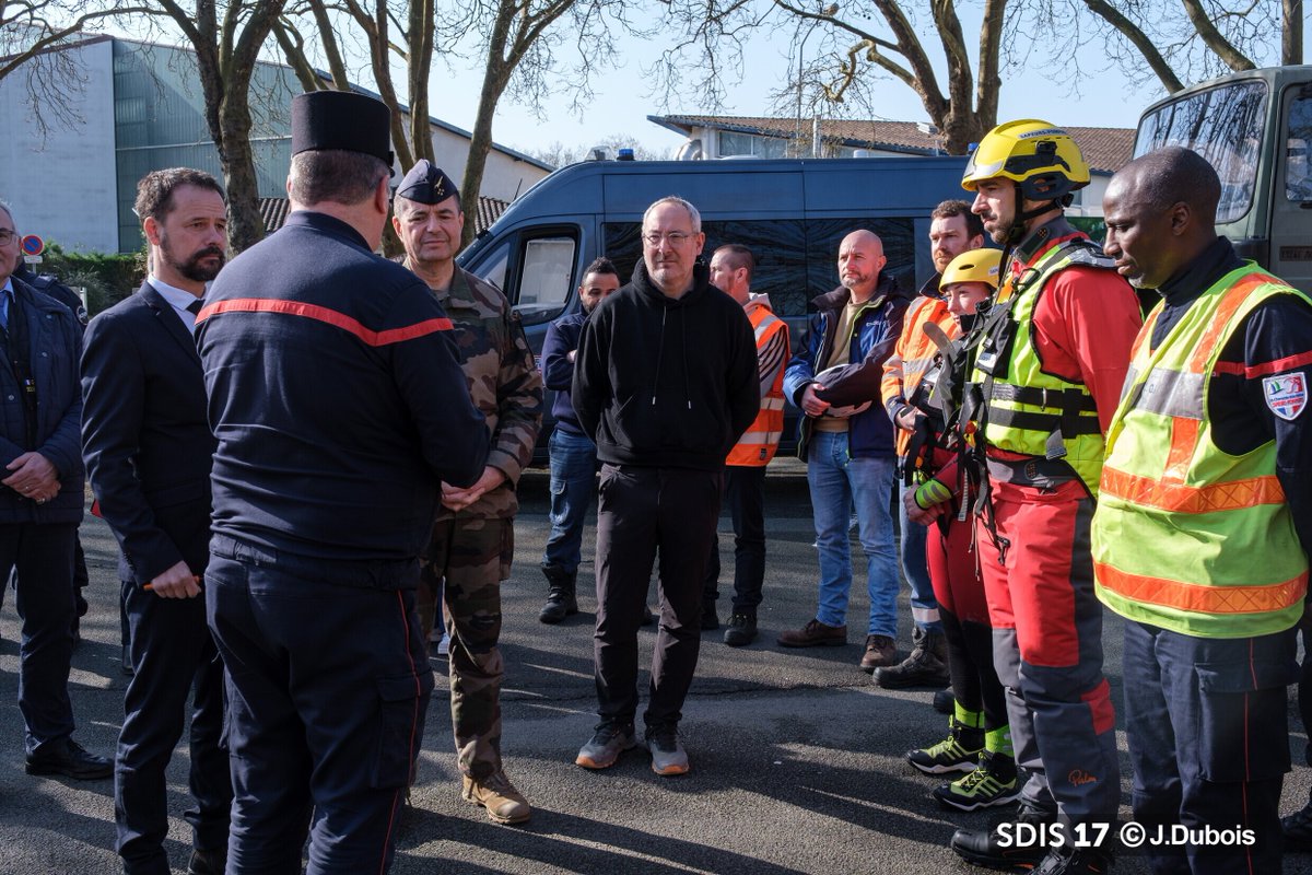 Pompiers17 tweet media