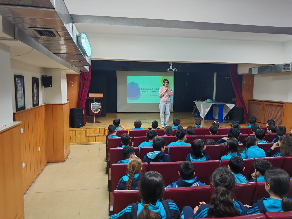 Okulumuz Rehberlik Servisi tarafından öğrencilerimize yönelik “Sağlıklı Sınırlar Koyma” konulu seminer çalışması gerçekleştirilmiştir.
🔹 Kişisel sınır nedir?
🔹 “Hayır” diyebilmenin önemi
🔹 Akran ilişkilerinde sınır koyma
🔹 Saygı çerçevesinde kendini ifade etme
<a href="/Avcilarilcemem/">Avcılar İlçe Millî Eğitim Müdürlüğü</a>