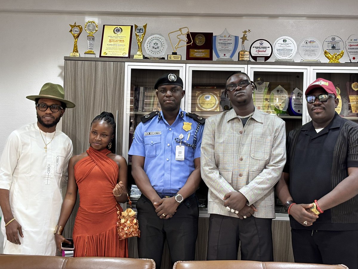 lily♌️ tweet media