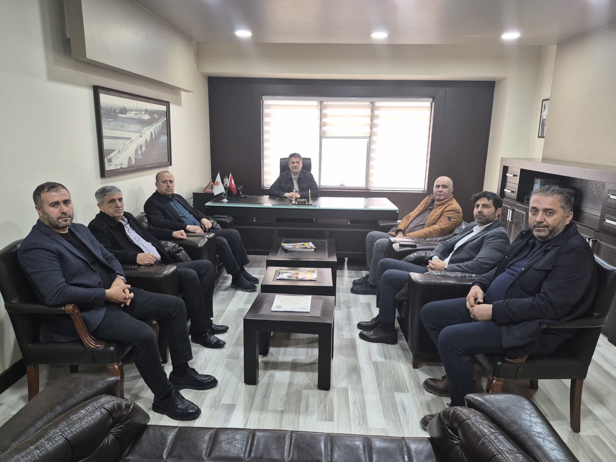 farukaytek's tweet photo. ❝AK Parti teşkilatları; milletimizle arasındaki bağı diri tutan, istişareyi esas alan ve hizmet siyasetini sahada büyüten güçlü bir iradedir.❞

Kıymetli teşkilatımız ve hemşehrilerimizle bir araya gelerek hasbihâl ettik; gönül bağımızı tazeledik, ortak istikametimizi pekiştirdik.

Birlik ruhunu daha da tahkim ederek, omuz omuza verdiğimiz mücadeleyi aynı azim ve kararlılıkla sürdüreceğiz.

📍 AK Parti Adana İl Başkanlığı