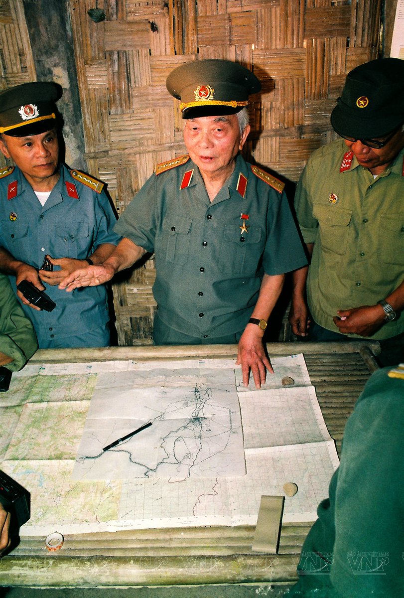 General Võ Nguyên Giáp during the 50th anniversary of Điện Biên Phủ victory, 2004.