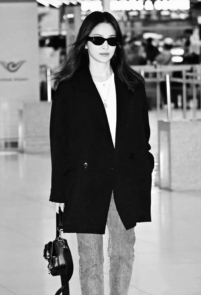 그냥 이렇게 잘생겼어