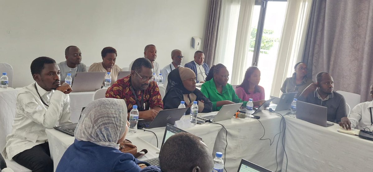 ARSO_1977's tweet image. ARSO TC 39 is in Rwanda setting lead limits for paints-from gloss to textured.
Our goal: Ensuring African-made products are safe for children &amp;amp; adults alike
Grateful to @LEEP_health &amp;amp; @RwandaStandards for making this happen
#Standards #AfricaTrade #ARSO #ndustrialSafety
@nhermog