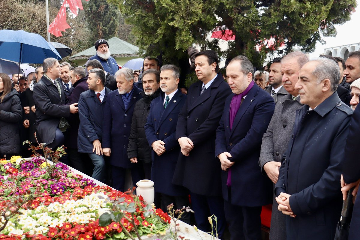 erbakanfatih's tweet photo. Bugün, Saadet Partisi Genel Başkanı Sn. Mahmut Arıkan ile birlikte, merhum liderimiz Prof. Dr. Erbakan Hocamızı vefatının 15. yıl dönümünde İstanbul Merkezefendi’deki kabri başında Kur’an-ı Kerim tilaveti ve dualarla andık. Programımıza katılan tüm katılımcılara teşekkür ediyoruz.