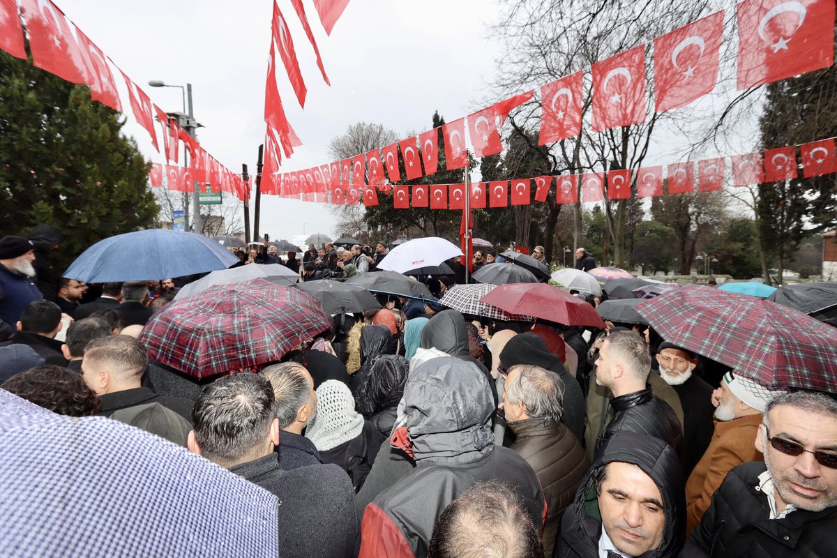 erbakanfatih's tweet photo. Bugün, Saadet Partisi Genel Başkanı Sn. Mahmut Arıkan ile birlikte, merhum liderimiz Prof. Dr. Erbakan Hocamızı vefatının 15. yıl dönümünde İstanbul Merkezefendi’deki kabri başında Kur’an-ı Kerim tilaveti ve dualarla andık. Programımıza katılan tüm katılımcılara teşekkür ediyoruz.