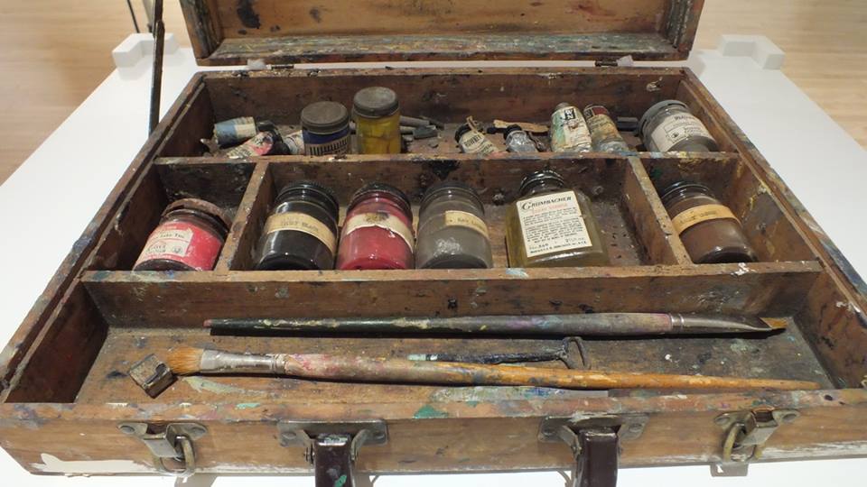 OxtongueArts's tweet photo. Portable paint boxes like this one owned by Group of Seven artist Frederick Varley, which contained brushes, tools, & paint, and wooden panels to paint on, were key to painting out in the bush. They were also used by #TomThomson & other #GroupofSeven members. #Art https://t.co/oSEACew2cO
