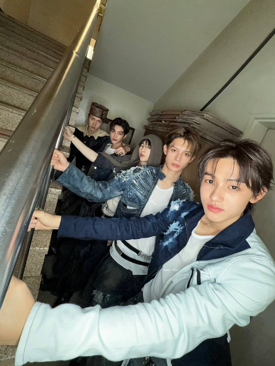 𝐒aja 𝕭ᦅყ𝘀 ✩聲𝄒 𝐅𝕒𝚂𝙷io͞𝙽 tweet media