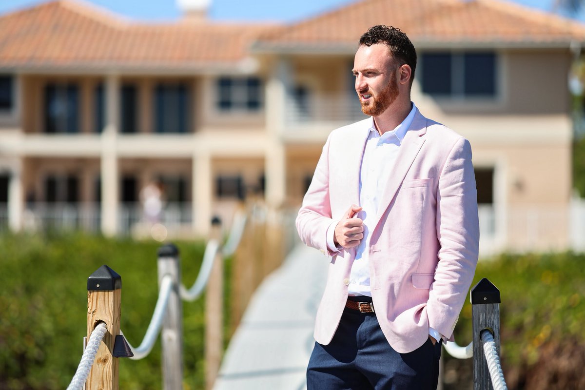 SalvoRealtyCT's tweet photo. Balanced this year.
Not too much partying. Not too much work. Just living, staying centered, leaving it up to God. 🙏🏼
Moderation is key 🔑 Full Form 3.0 🐎🇮🇹
#ReturnOfTheItalianStallion #RapperRealtor #SellWithSalvo #MrGardens https://t.co/ja5ICt9WcM