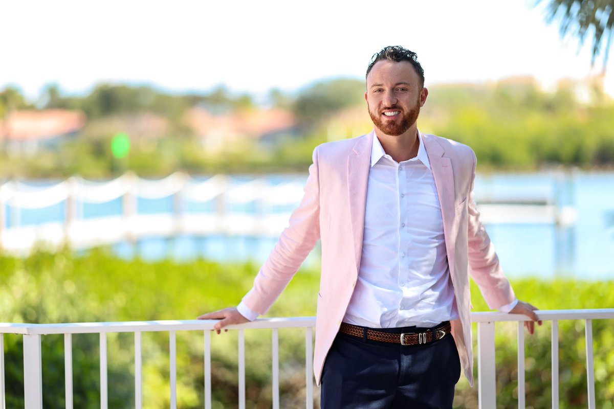 SalvoRealtyCT's tweet photo. Balanced this year.
Not too much partying. Not too much work. Just living, staying centered, leaving it up to God. 🙏🏼
Moderation is key 🔑 Full Form 3.0 🐎🇮🇹
#ReturnOfTheItalianStallion #RapperRealtor #SellWithSalvo #MrGardens https://t.co/ja5ICt9WcM