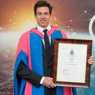 💰 Cuánto cuesta estudiar para especializarte en Motorsport a través de un Máster?

🇬🇧 Cranfield University: 39.000 USD
🇬🇧 Oxford Brookes: 28.700 USD
🇬🇧 Manchester: 23.450 USD
🇪🇸 Florida Universitària: 14.700 USD
🇦🇷 UTN Córdoba: 5.100 USD

Estos son los precios de las opciones