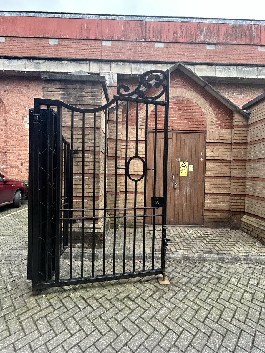 LoveOfGates's tweet photo. I will eventually catch up with #Thursgate! Been a bit preoccupied 🥴
So here’s the back gate after we g
Registered Grandma Gate’s passing. No more #frontgateFriday for her 😢 #lovegates https://t.co/Zc8DaQFyMM