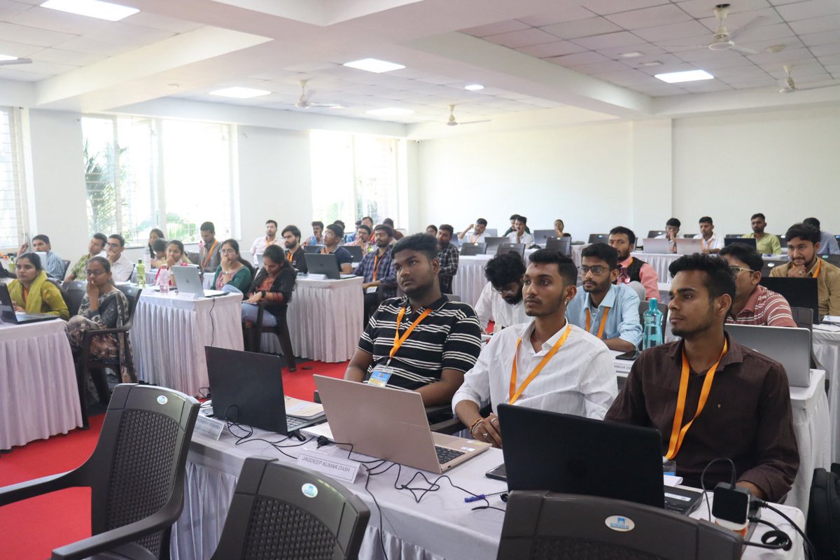 केंद्रीय संस्कृत विश्वविद्यालय नासिक परिसर में आज दिनांक २७/०२/२०२६ को प्राच्यप्रज्ञासमवायकेंद्र के अंतर्गत आयोजित “संस्कृत एवं कृत्रिमबुद्धिमत्ता प्रौद्योगिकी” इस त्रिदिवसीय राष्ट्रीय कार्यशाला का द्वितीय दिवस संपन्न हुआ।

#संस्कृत #कार्यशाला #कृत्रिमबुद्धिमत्ता #नासिक #दिल्ली