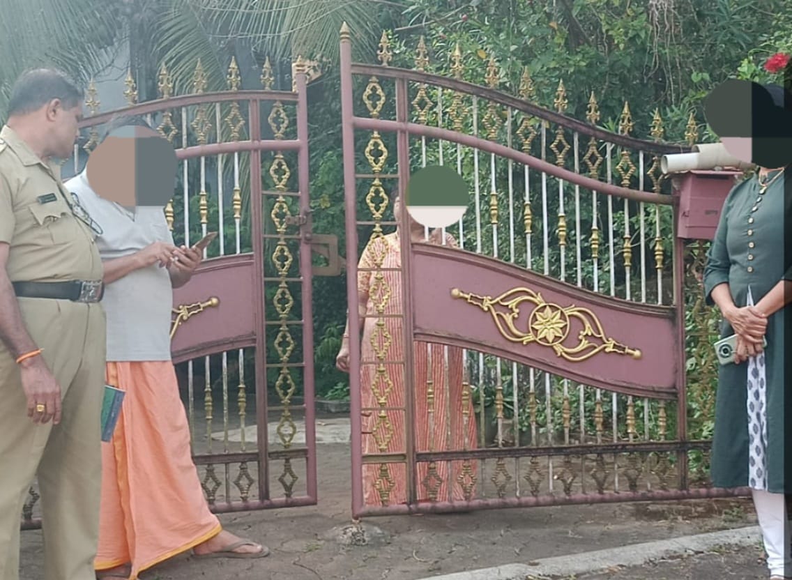 ದಿ 26.02.2025 ರಂದು ಸುಳ್ಯ ಕಸಬಾ ಎಂಬಲ್ಲಿ ಮನೆ ಬಾಡಿಗೆ ಹಣ ನೀಡುವ ವಿಚಾರವಾಗಿ ಗಲಾಟೆ ಮಾಡುತ್ತಿರುವ ಬಗ್ಗೆ 112 ಗೆ ದೂರುಬಂದ ಮೇರೆಗೆ ಸ್ಥಳಕ್ಕೆ ತೆರಳಿ ವಿಚಾರಿಸಿ ಸಮಸ್ಯ ಯನ್ನು ಬಗೆಹರಿಸಿ  ಸದ್ರಿ ಯವರಿಗರ ಸೂಕ್ತ ಕಾನೂನು ತಿಳುವಳಿಕೆ ನೀಡಿ, ಮುಂದಕ್ಕೆ ಈ ರೀತಿ ಮಾಡದಂತೆ ಎಚ್ಚರಿಕೆ ನೀಡಲಾಗಿದೆ. <a href="/spdkpolice/">Dakshina Kannada District Police</a> <a href="/112Karnataka/">112Karnataka</a>