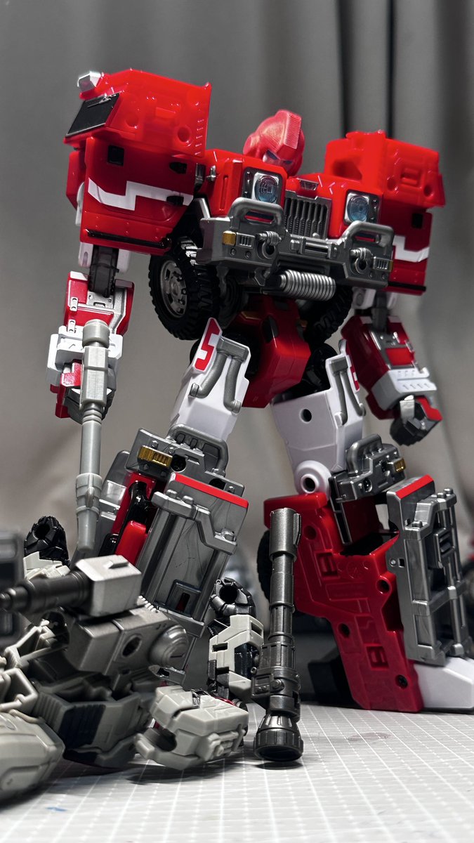 kinyu021's tweet photo. ironhide！#transformerscustom  #transformers https://t.co/93b0yKHAO0