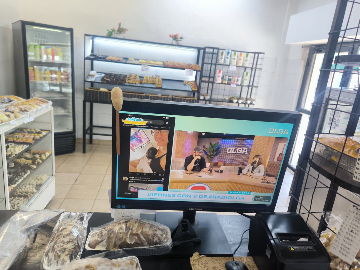 DanielaVillave7's tweet photo. Con #radiolga desde mi Panadería en Avellaneda. Aguante el Rojo y Olga todo el tiempo!!!!!! #olga https://t.co/ALwuNtxQBk