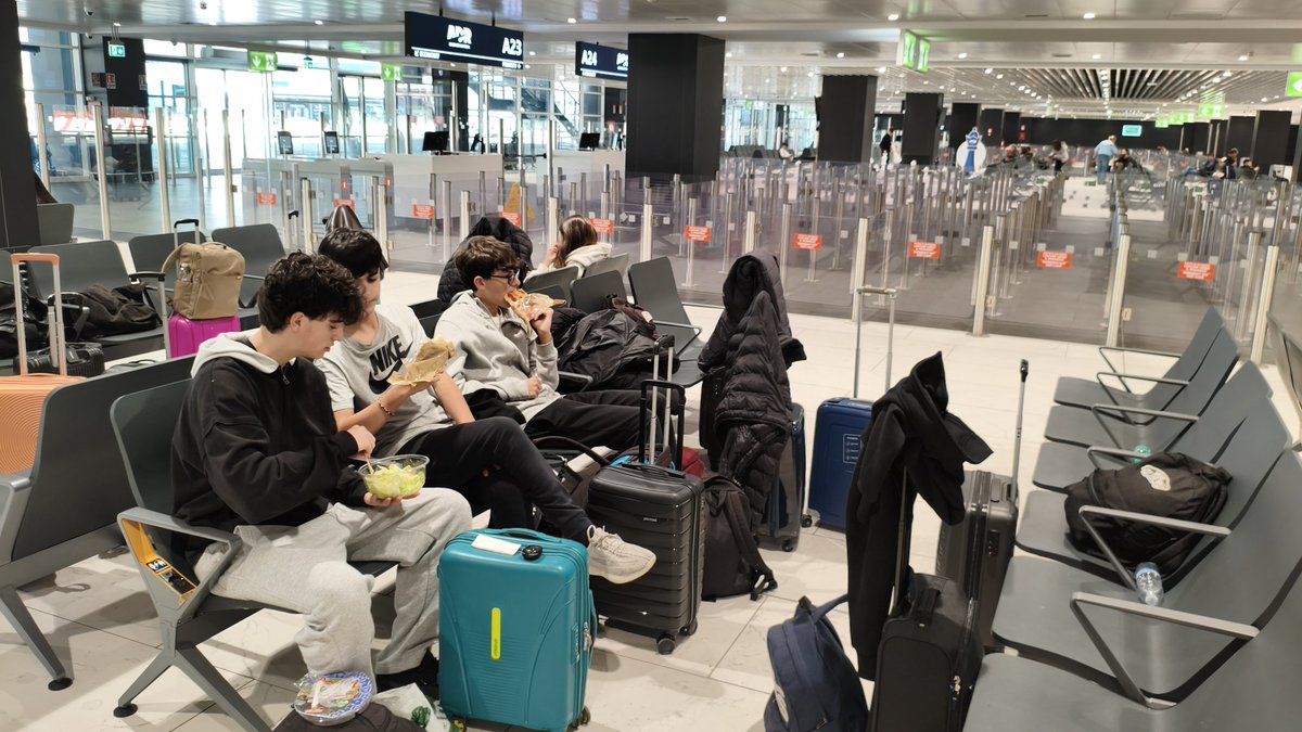 ColeViajero's tweet photo. Ya estamos en el aeropuerto de Fiumicino. Nos estamos despidiendo de esta increíble ciudad de Roma.
#Roma26RA https://t.co/xVdVNoZQpK