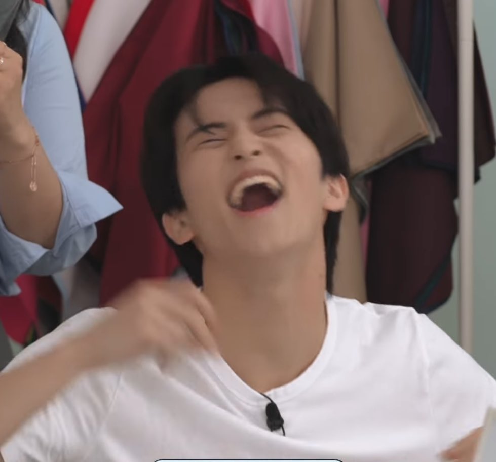 Ep : ตรวจร่างกาย หมอห้ามกินไก่ แต่ ชอบกินไก่มาก 

Ep : ตรวจ personal color  ให้เลี่ยง ใส่หมวก บินนี่  แต่ เจ้าตัวชอบใส่ มาก 

 ช่วยลูกหมูด้วย เอ็นดูวว ㅠㅠㅠㅠ